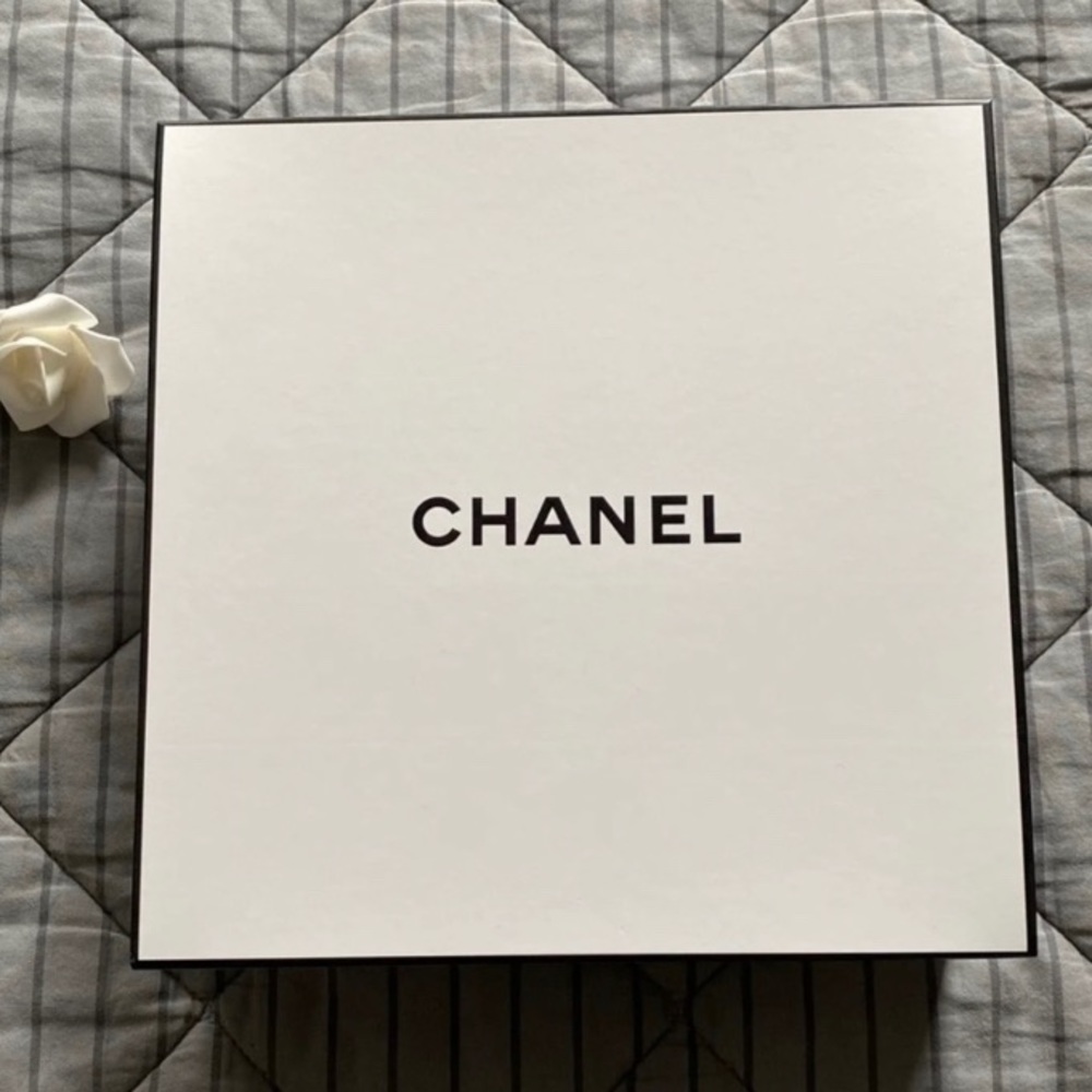 SOLD - CHANEL Vintage 1990’s Shoulder Purse - Picture 12 of 15